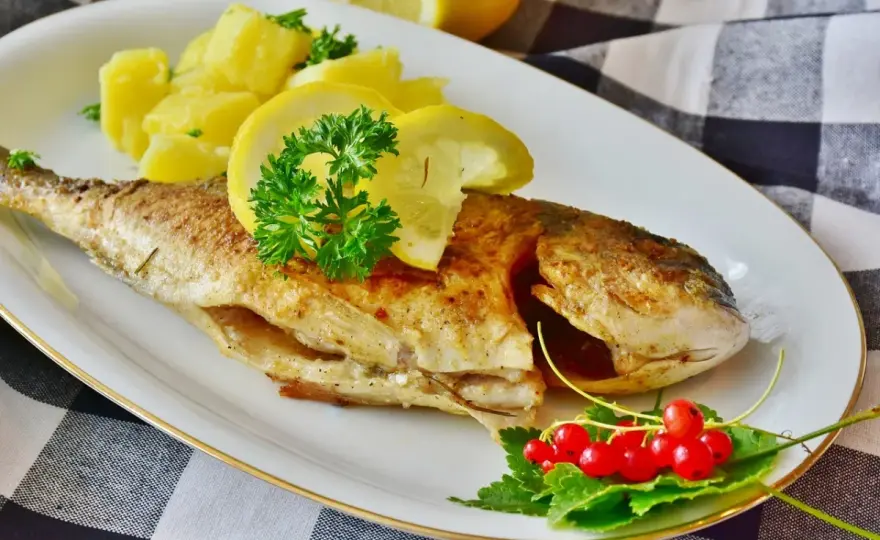 Ile piec rybę w piekarniku? Sprawdź idealny czas i temperaturę
