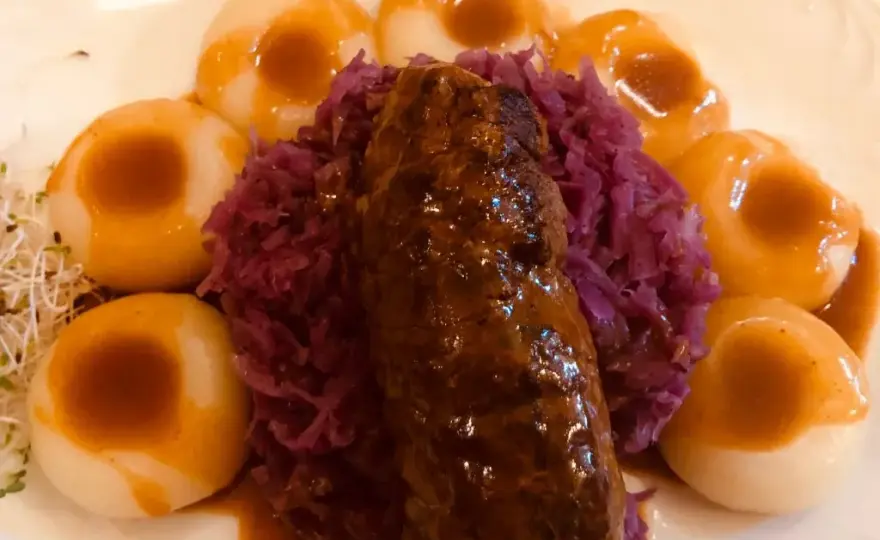Rolada śląska: Gdzie zjeść prawdziwy smak Śląska? TOP restauracje!