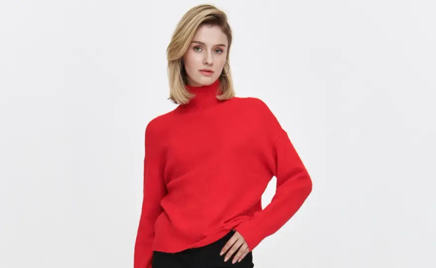 Czerwony sweter - 5 zasad stylowych zestawów bez pomyłek