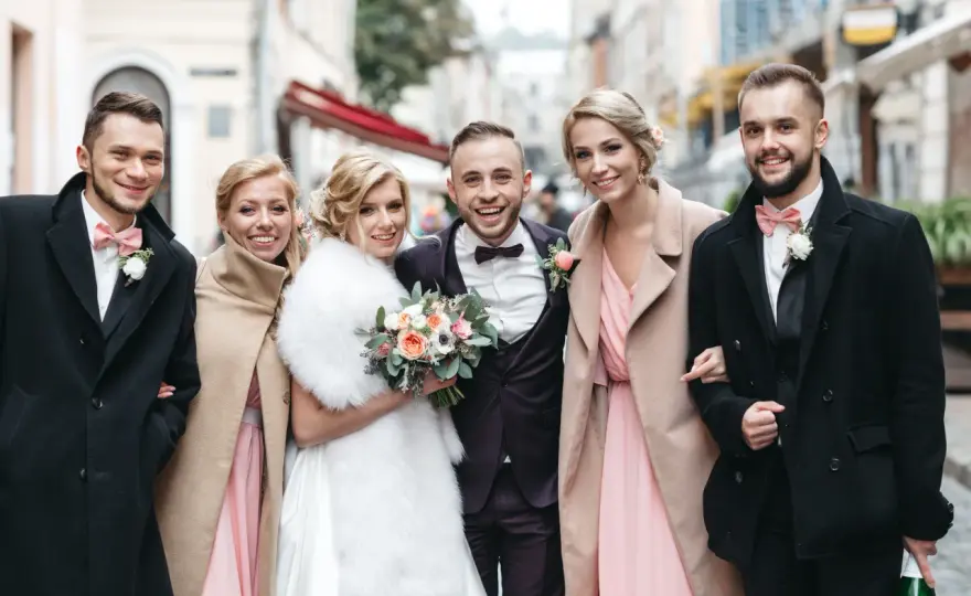 Ślub cywilny: Jak się ubrać? Trendy, porady, inspiracje
