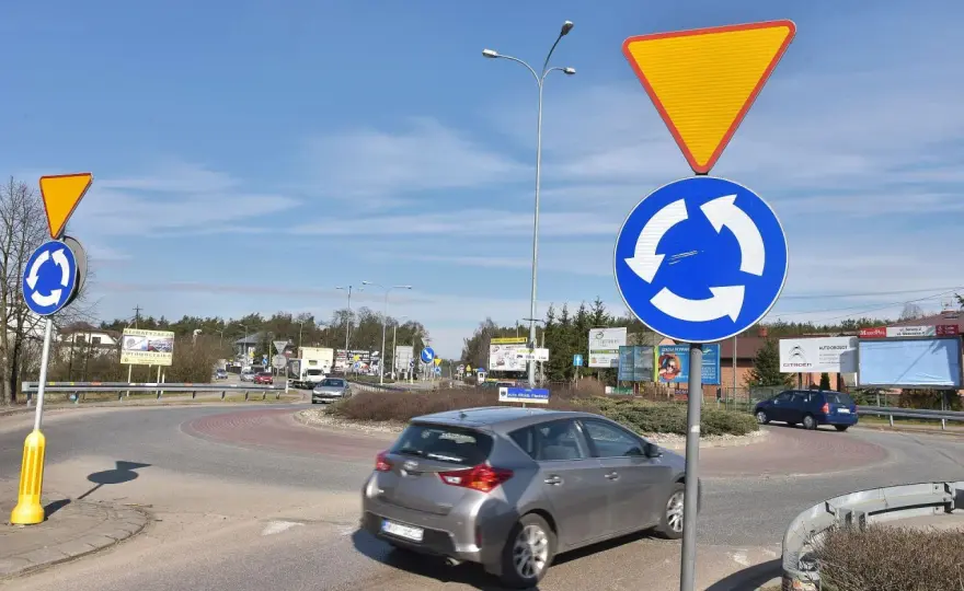 Wymuszenie pierwszeństwa bez kolizji - Ile wynosi mandat i punkty?