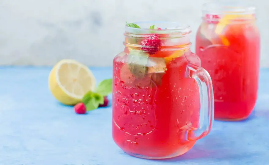 Lemoniada malinowa - jak zrobić idealnie orzeźwiający napój?
