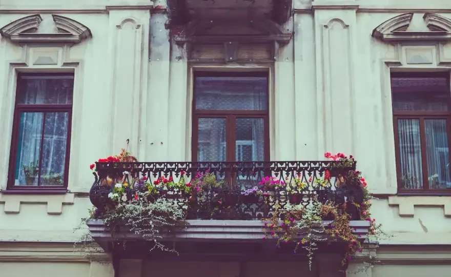 Balkon a metraż: Czy płacisz za niewliczane metry?