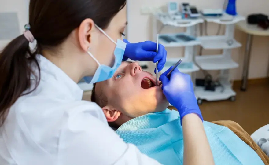 L4 od dentysty: Jak długo? Kiedy przysługuje i co z ZUS?