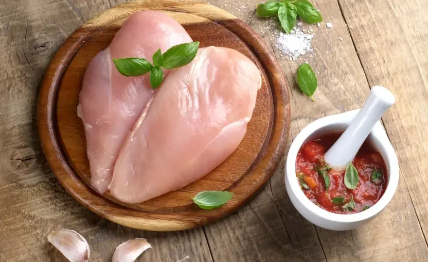 Ile waży filet z kurczaka? Poznaj zaskakujące różnice w wadze