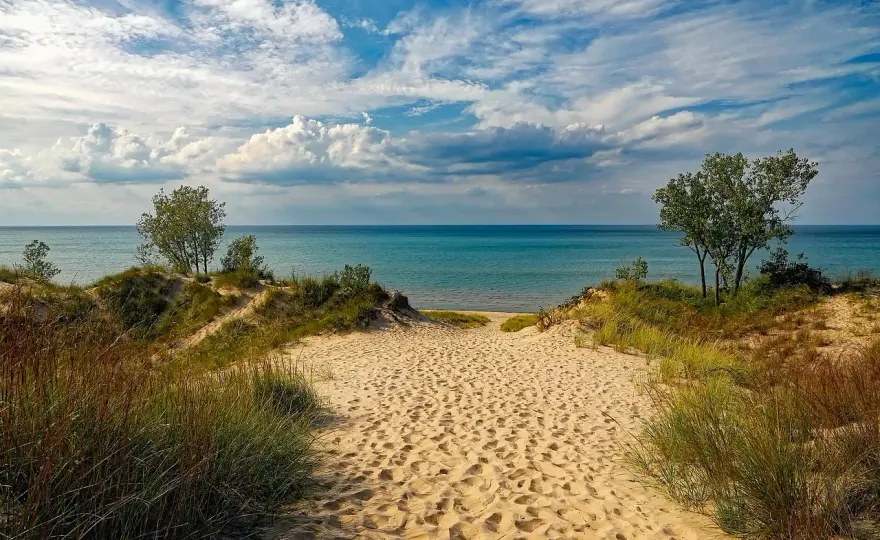 Plaże nad Jeziorem Rożnowskim: Gdzie najlepiej wypocząć? Poradnik