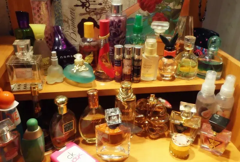 Perfumy z lat 90 - kultowe i damskie perfumy