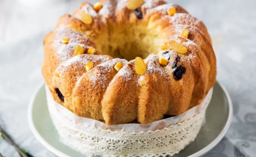 Najłatwiejsza babka drożdżowa - Jak upiec idealnie puszyste ciasto?