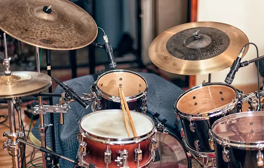 Mistrzowska perkusja jazzowa: sekrety brzmienia i techniki gry mistrzów
