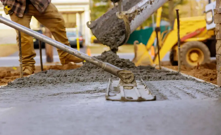 Do jakiej temperatury lać beton? Optymalne 20-25°C!