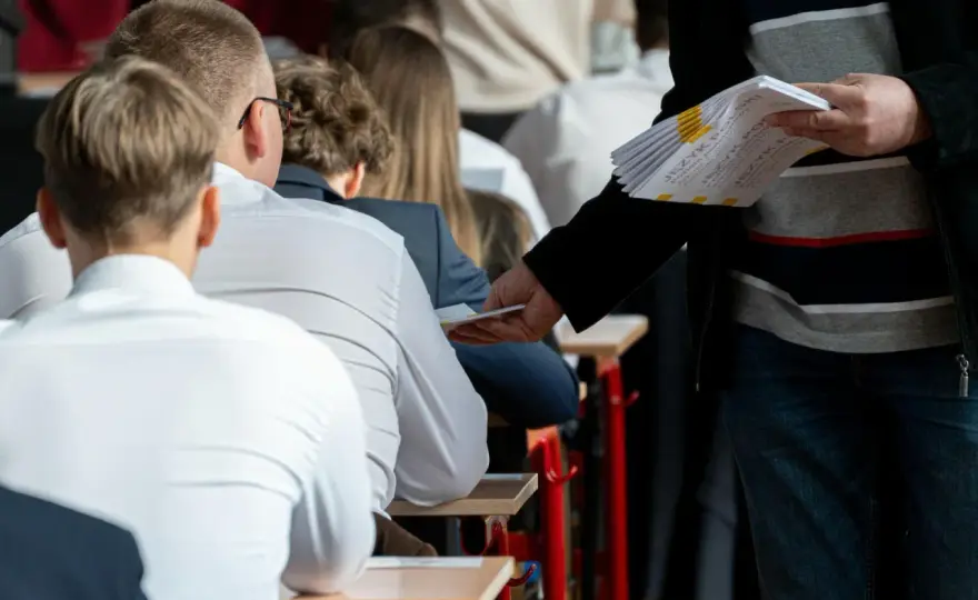 Egzamin zawodowy Sprzedawca HAN.01: Przewodnik, terminy i przygotowanie