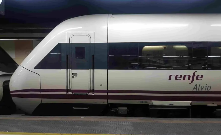 Tren Sevilla-Cádiz: ¿Merece la pena? Horarios y precios
