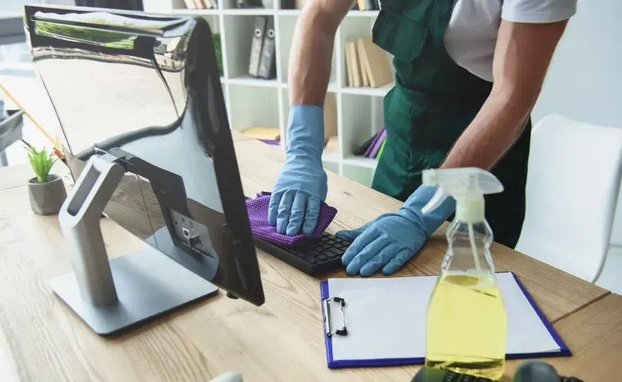 Czyste biuro to wizytówka firmy – jak o to zadbać na co dzień?