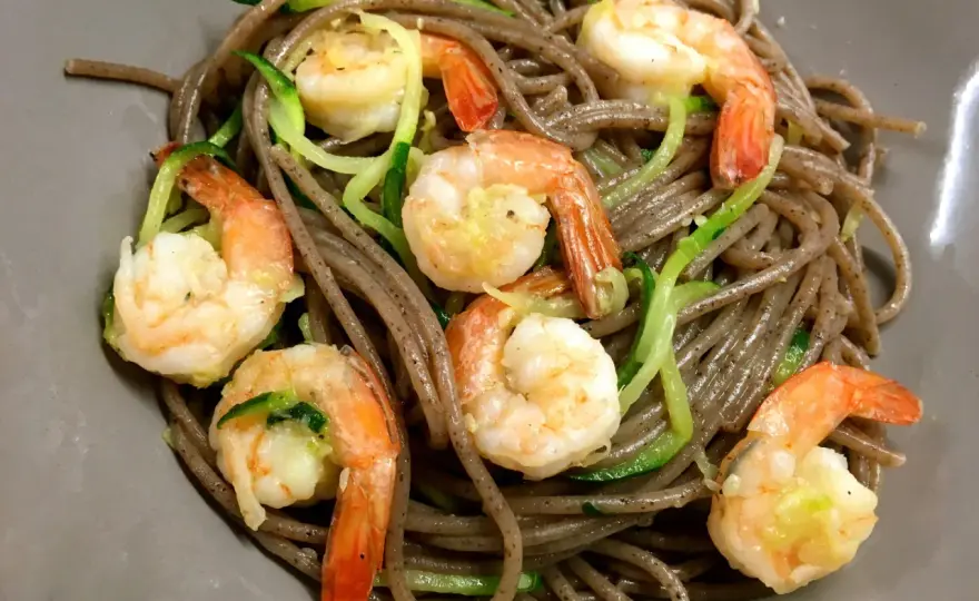 Pasta di grano saraceno con verdure, facile e cremosa