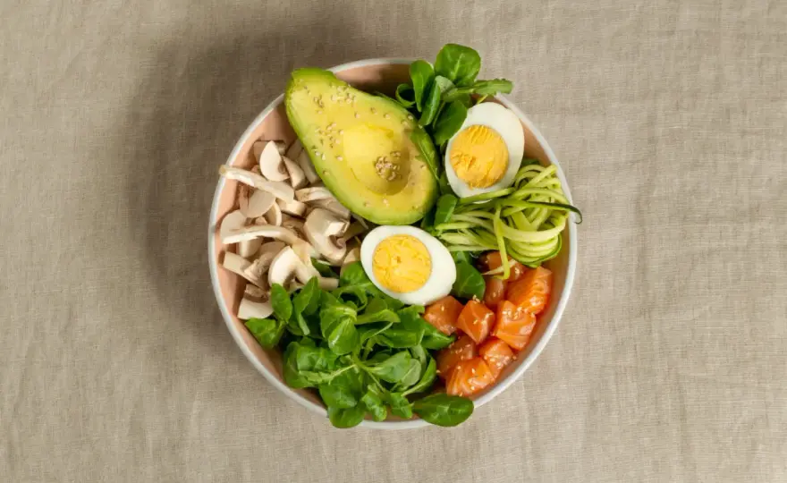 Co jeść, gdy ograniczasz węglowodany? Lista produktów low-carb
