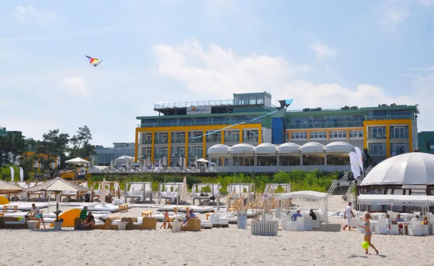 Hotel Bryza - ile ma lat i jak wpłynął na turystykę w Juracie?