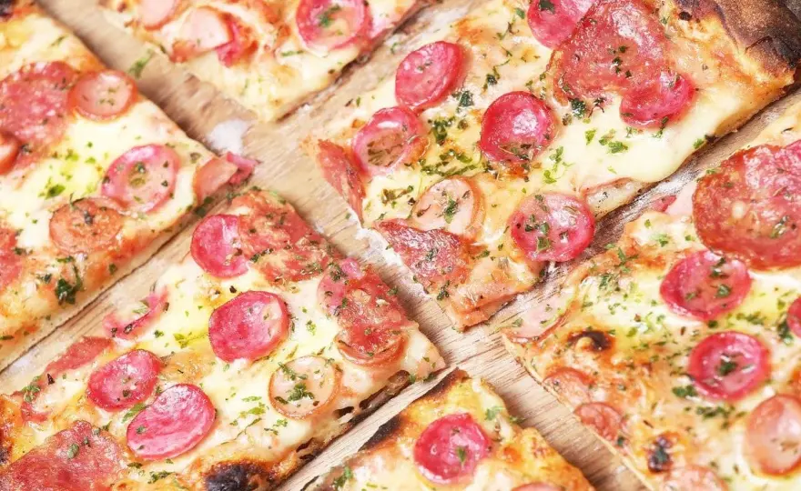 Pizza włoska - jak zrobić idealne ciasto i upiec w domu?