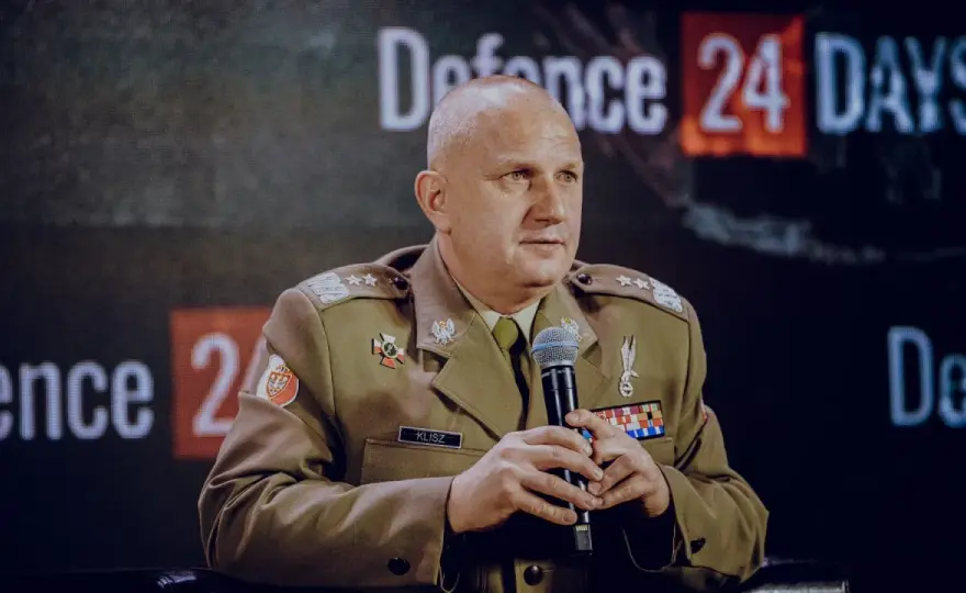 Co jest nad pułkownikiem? Pełna hierarchia stopni generalskich