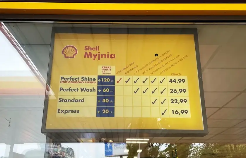 Ile kosztuje mycie auta? Porównanie cen myjni i jak oszczędzać