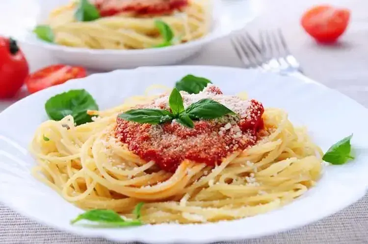 Odkryj tajemnice włoskiego przepisu na spaghetti bolognese w domu