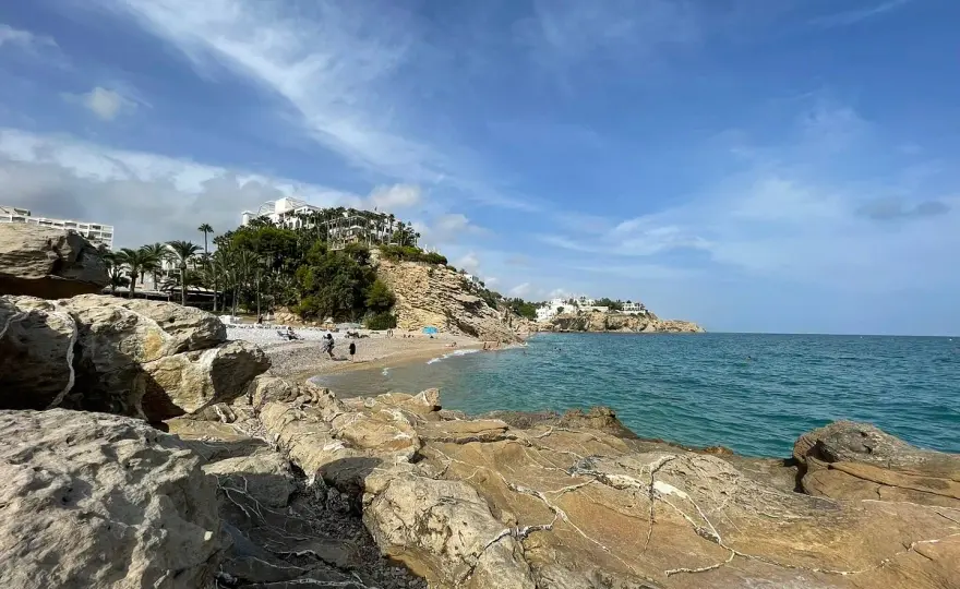 La Caleta Villajoyosa - ¿Tu cala perfecta para un plan corto?