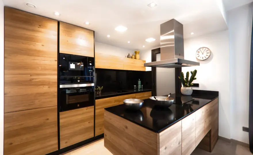 Cucina in legno da rinnovare? Materiali, finiture e soluzioni