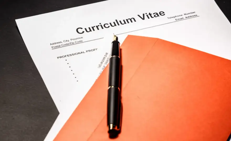 Angielska klauzula CV - wzory, błędy i jak ją pisać?