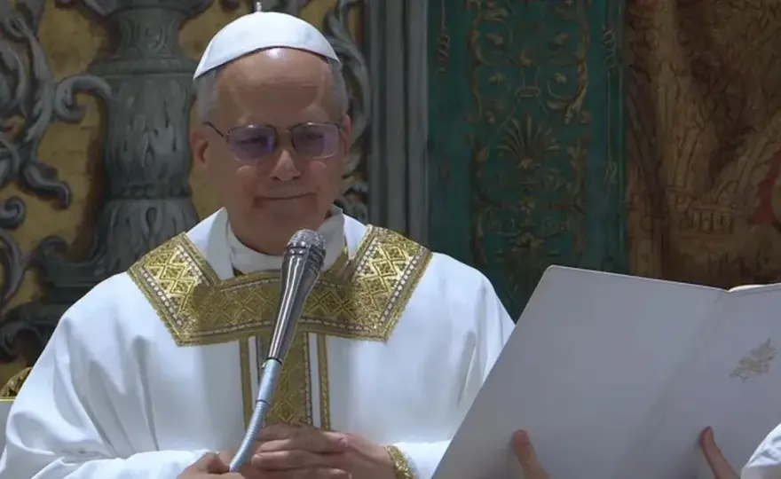 Kim jest osoba, która odprawia mszę świętą i jakie ma znaczenie?