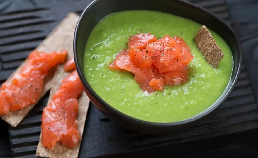 Zupa krem z groszku - Jak zachować kolor i aksamitną konsystencję?