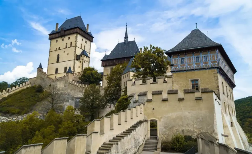 Zamek w Barze: historia, tajemnice i praktyczne informacje dla turystów