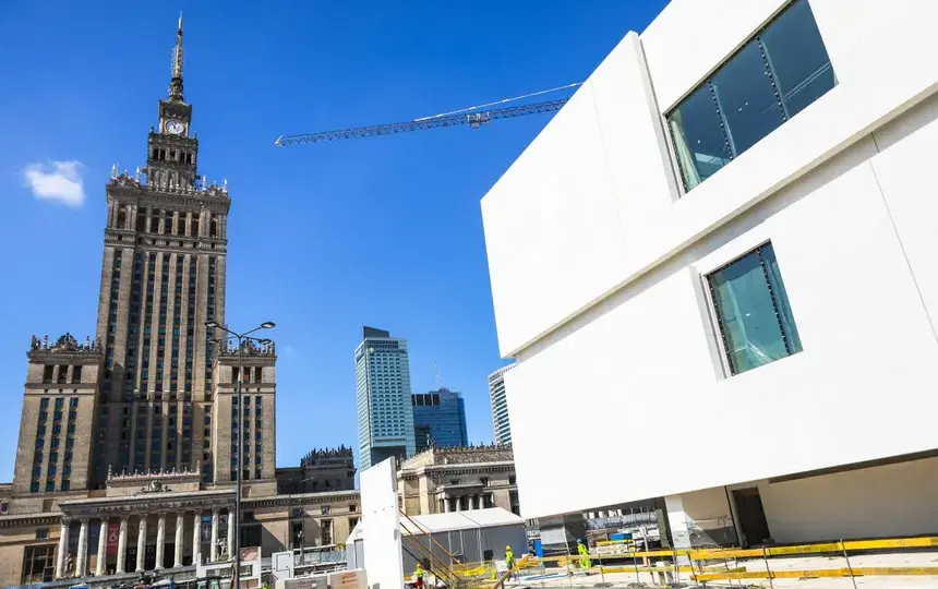 Muzeum sztuki nowoczesnej w Warszawie: kontrowersje i architektura