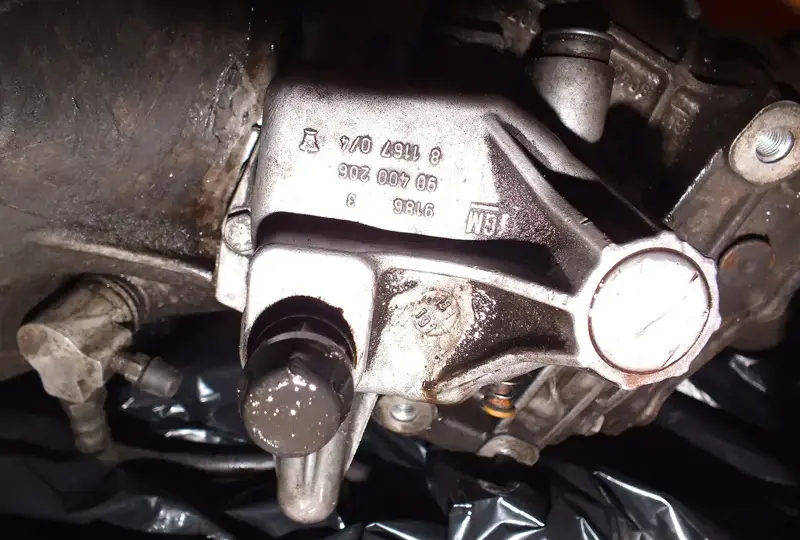 Gdzie jest numer skrzyni biegów Opel? Znajdź go bez trudu w pojeździe