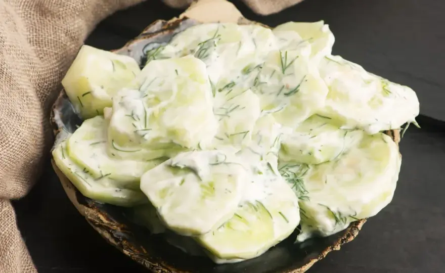 Mizeria idealna - Przepis na chrupiącą i smaczną surówkę