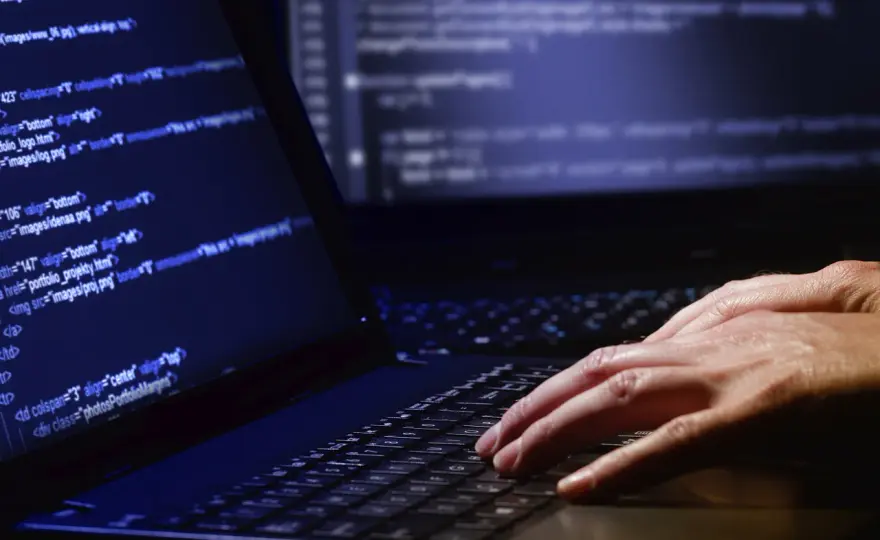 Wojna cybernetyczna: nowy wymiar konfliktu, który zmienia świat