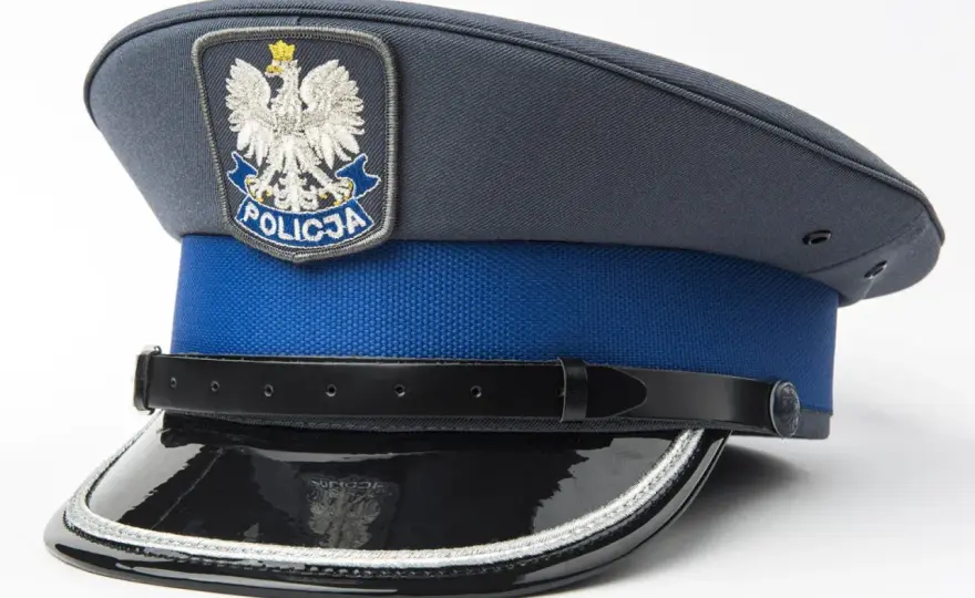 Rodzaje czapek policyjnych - poznaj nazwy i różnice w wyglądzie