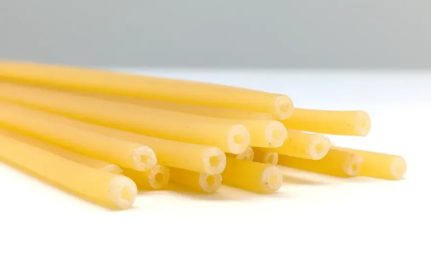 Spaghetti z dziurką: poznaj bucatini i jego wyjątkowe przepisy