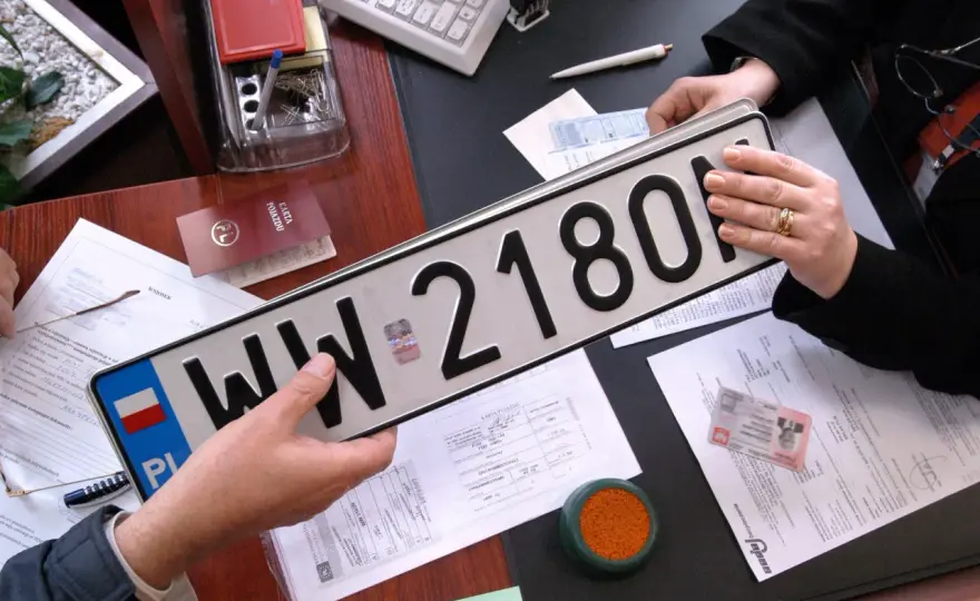Jak wygląda rejestracja samochodu? Proste kroki, dokumenty i unikaj błędów