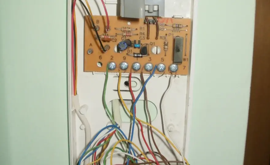 Jak podłączyć domofon i unifon: instrukcja krok po kroku
