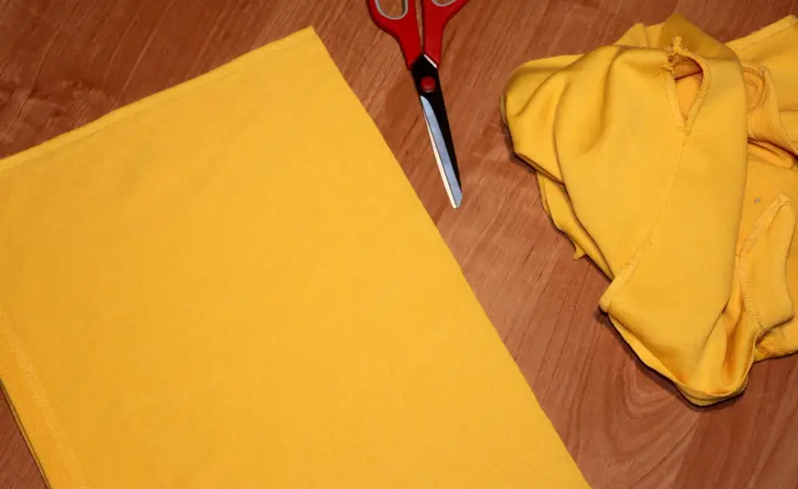 Jak przedłużyć spódnicę? Proste metody DIY z szyciem i bez!
