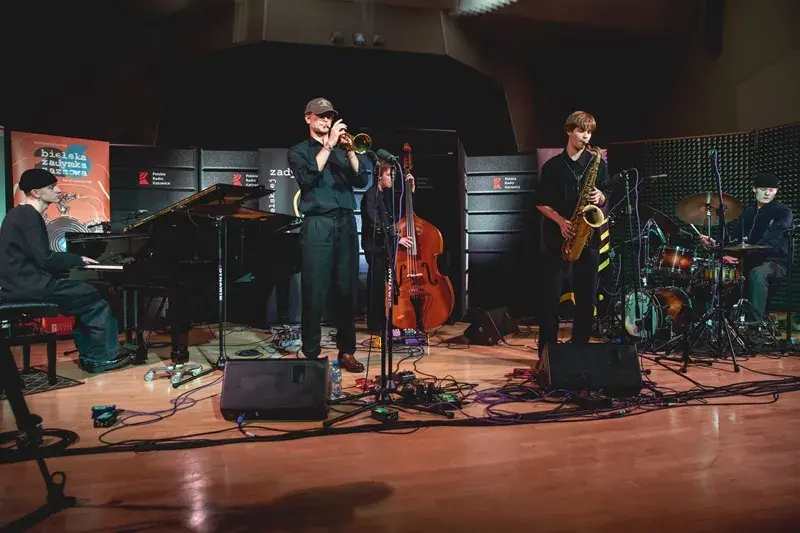 Zadymka jazzowa: magiczny świat muzyki, który cię pochłonie