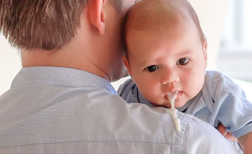 Reflusso del neonato - cosa fare e quando sentire il pediatra