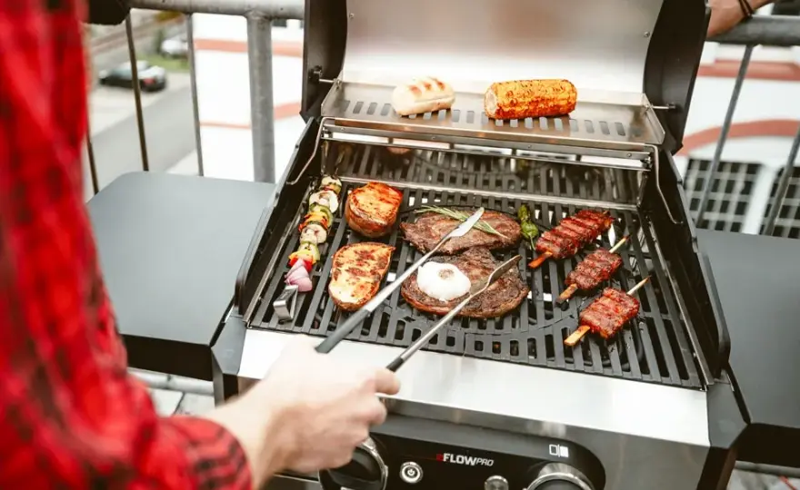 Najlepszy grill elektryczny ogrodowy z pokrywą - wygoda i jakość w jednym