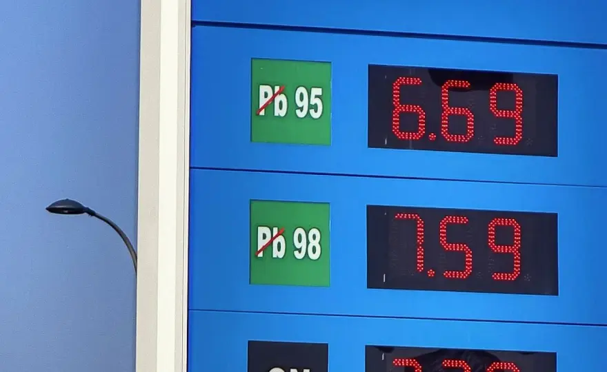 Benzyna 95 vs 98 - Co oznacza liczba oktanowa i co tankować?