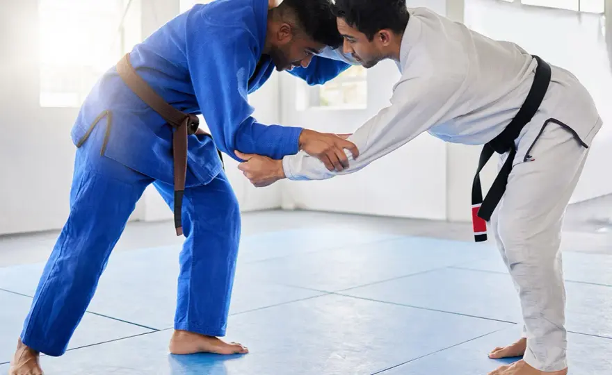 Pasy w BJJ - Kolejność, czas i wymogi. Co decyduje o awansie?