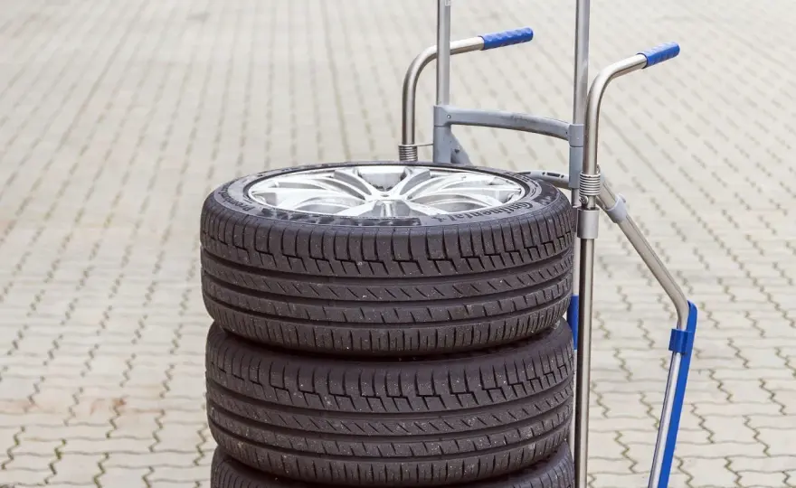 Ile waży opona samochodowa? Typowe wagi i co je zmienia