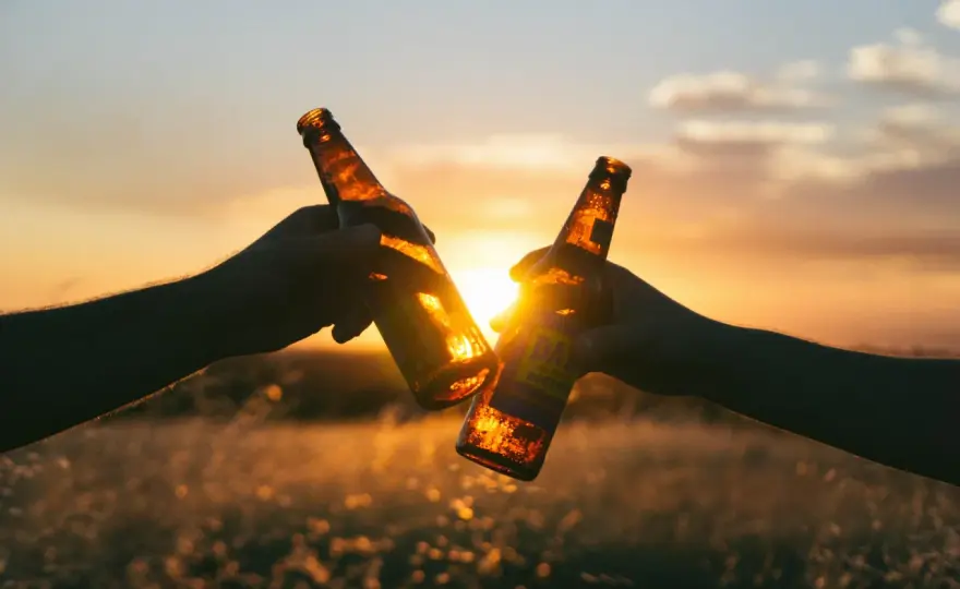 Ile kalorii ma piwo 500 ml? Zaskakujące różnice w kaloryczności