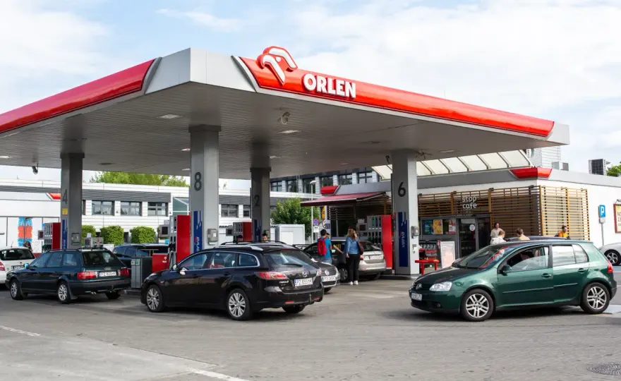 Od kiedy tańsze paliwo na Orlen? Sprawdź daty i zniżki już teraz
