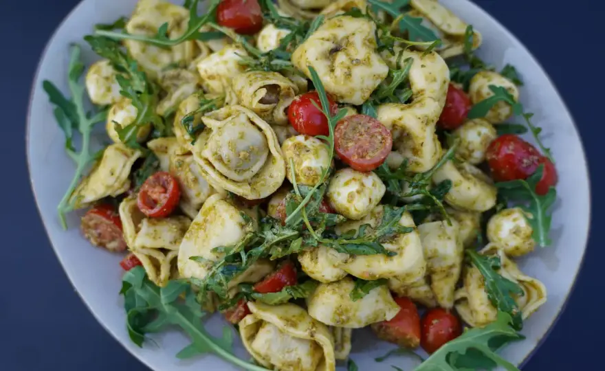 Mediterraner Salat mit getrockneten Tomaten & Rucola - Perfekt!