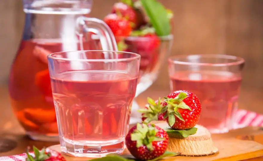 Kompot z truskawek - prosty przepis na idealny smak