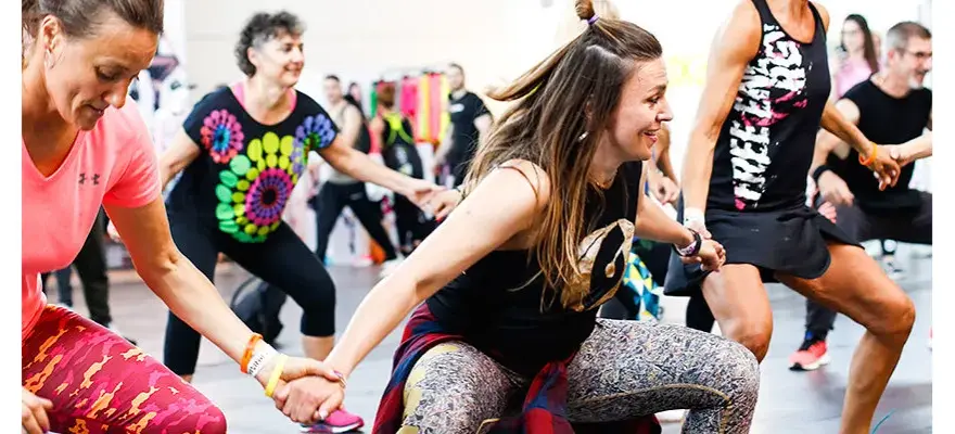Jak wygląda taniec zumba – poznaj ruchy i radość z tańca